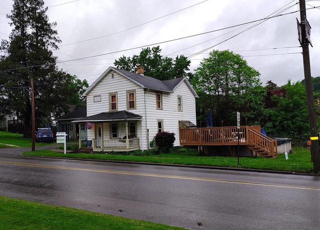 Property at 102 3rd St, East Brady, PA 16028, 3 beds, 1 bath