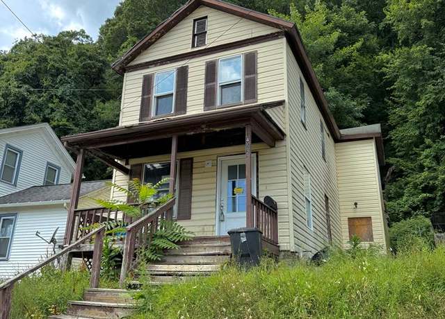 Property at 452 Pacific St, Franklin, PA 16323, 3 beds, 2 baths