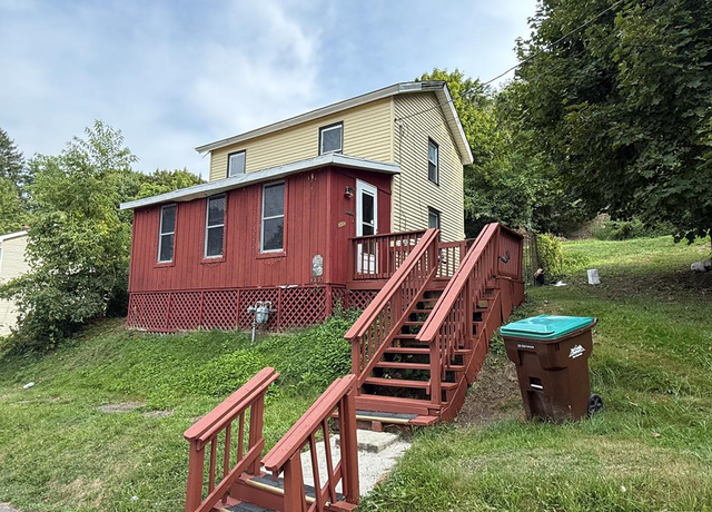 Property at 1337 Myrtle St, Franklin, PA 16323, 2 beds, 1 bath