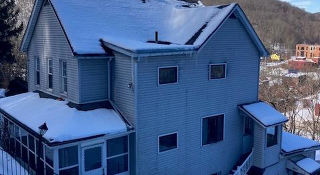 Photo of 375 Emerald St, Oil City, PA 16301