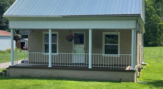 Photo of 325 Sugarcreek Dr, Franklin, PA 16323
