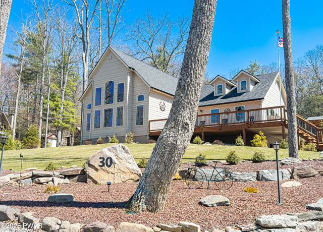 Property at 30 Vista Court Ct, Lakeville, PA 18438, 4 beds, 3.5 baths