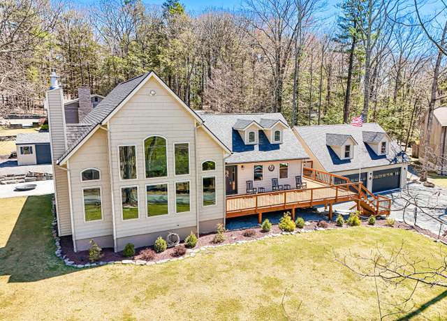 Property at 30 Vista Court Ct, Lakeville, PA 18438, 4 beds, 3.5 baths