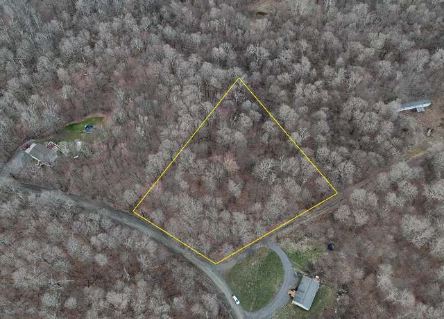 Property at 4 Elm Ter, Moscow, PA 18444
