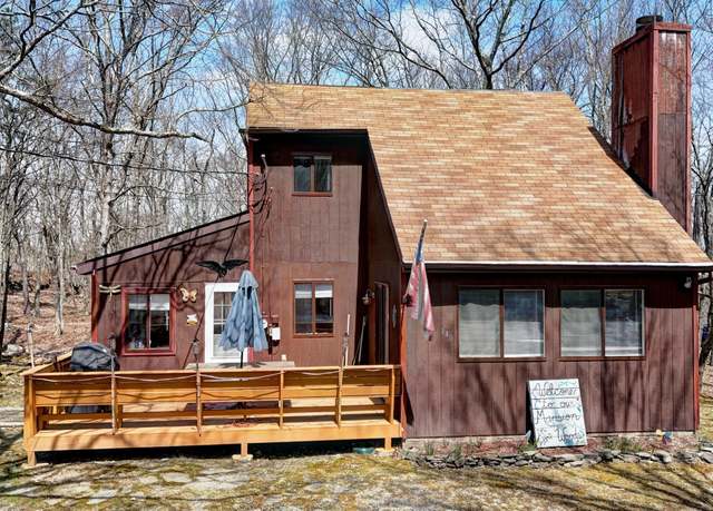 Property at 140 Robin Way, Lackawaxen, PA 18435, 3 beds, 2 baths