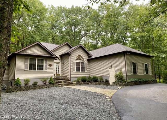Photo of 109 Lakewood Dr, Milford, PA 18337