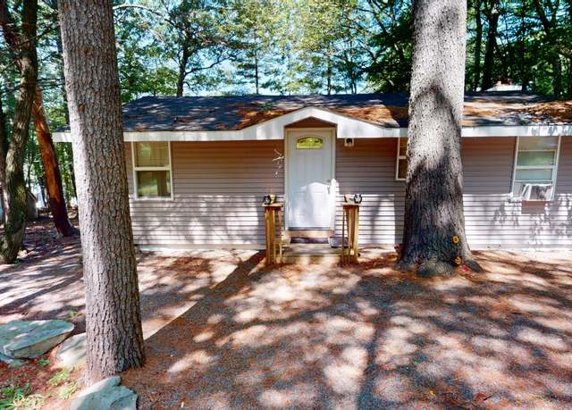 Property at 139 Chestnut St, Dingmans Ferry, PA 18328, 2 beds, 1 bath