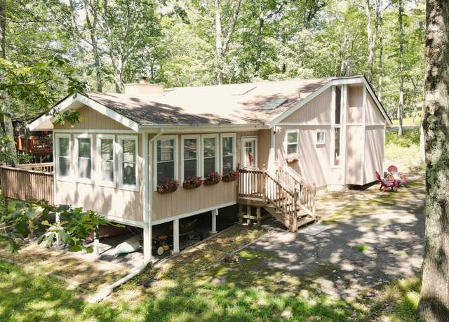 Property at 101 Surrey Dr, Lords Valley, PA 18428, 3 beds, 2 baths