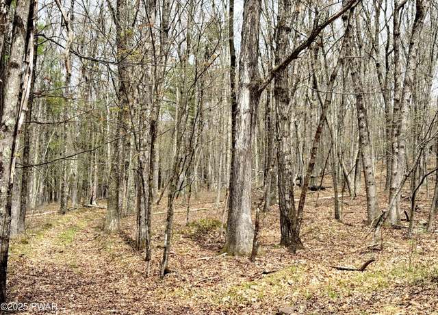 Property at 27 Ledgecrest Rd, Hawley, PA 18428