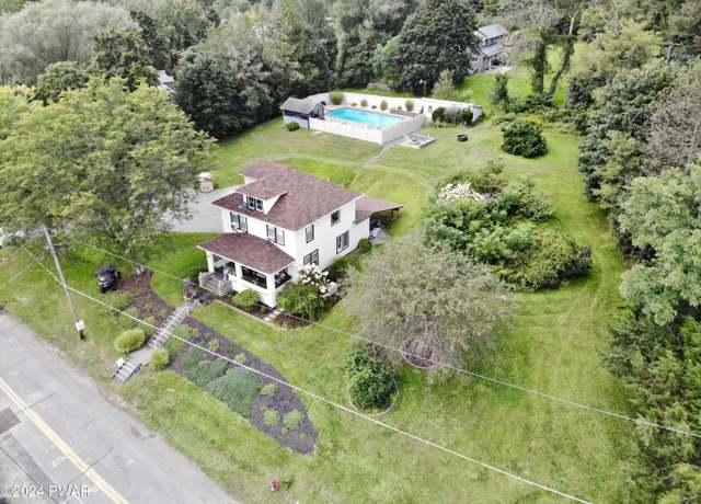Property at 910 Maple Ave, Honesdale, PA 18431, 3 beds, 1.5 baths