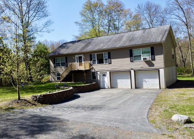 Property at 158 Kemadobi Cir E, Dingmans Ferry, PA 18328, 3 beds, 2 baths
