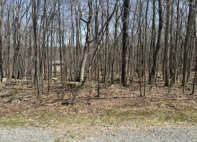Property at 130 Laurel Cir, Hawley, PA 18428
