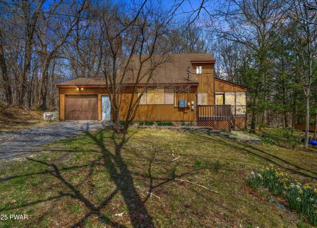 Property at 2223 Delaware Ct E, Bushkill, PA 18324, 3 beds, 1.5 baths