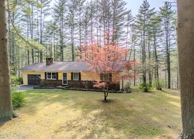 Property at 117 Circle Dr, Hawley, PA 18428, 3 beds, 2 baths