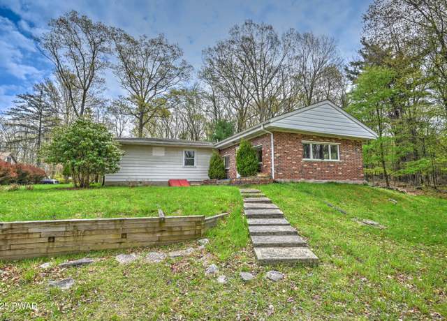 Property at 207 Sunset Hill Rd, Hawley, PA 18428, 3 beds, 1 bath