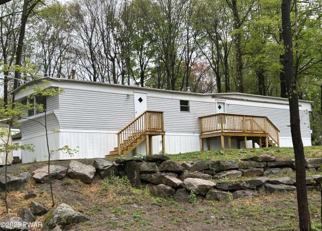 Property at 126 Middle Rd, Greentown, PA 18426, 2 beds, 1.5 baths