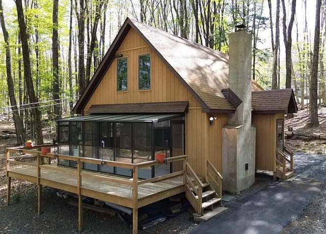 Property at 99 Ferris Rd, Hawley, PA 18428, 2 beds, 1.5 baths