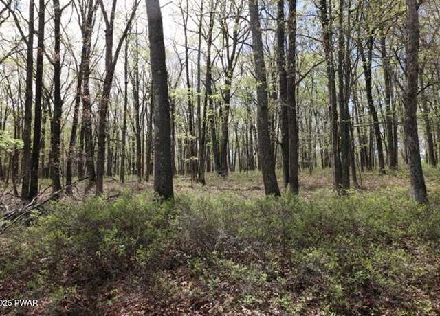 Property at 177 Lake View Cir, Hawley, PA 18428