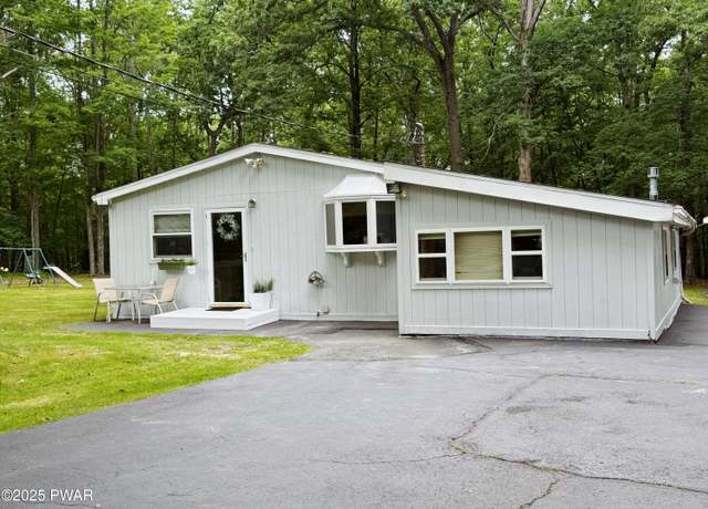 Property at 201 Oak Hill Rd, Hawley, PA 18428, 3 beds, 1.5 baths