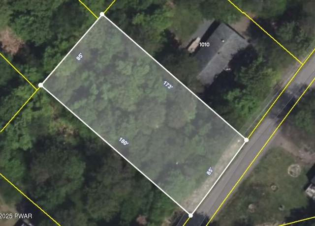Property at 10 Mohawk Trl, Gouldsboro, PA 18424