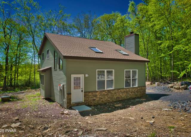 Property at 371 Underhill Dr, Tamiment, PA 18371, 3 beds, 2 baths
