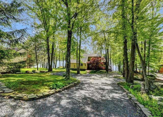 Property at 33 Rockpoint Ct, Lake Ariel, PA 18436, 5 beds, 3 baths