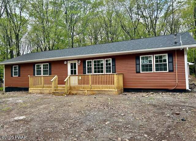 Property at 110 Washington Dr, Lords Valley, PA 18428, 3 beds, 2.5 baths