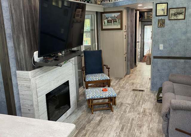 Property at 126 Deer Run, Milford, PA 18337, 2 beds, 1 bath