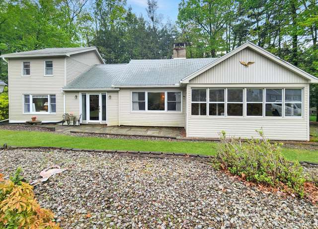 Property at 515 Covered Bridge Dr, Lakeville, PA 18438, 4 beds, 3 baths