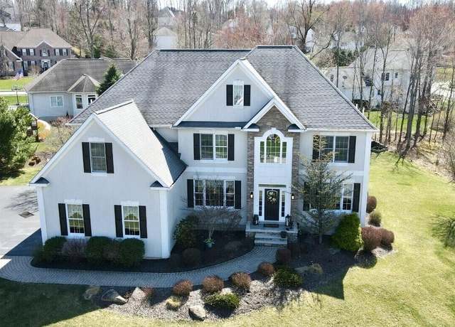 Property at 601 Pin Oak Pl, Moscow, PA 18444, 5 beds, 3.5 baths
