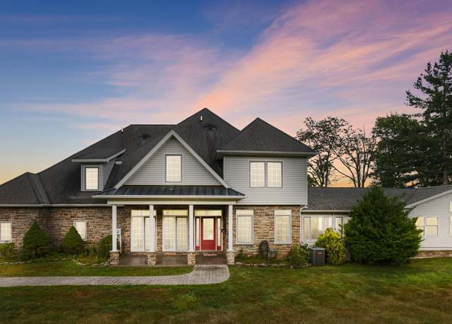 Property at 17 Cricket Hill Rd, Hawley, PA 18428, 4 beds, 3.5 baths
