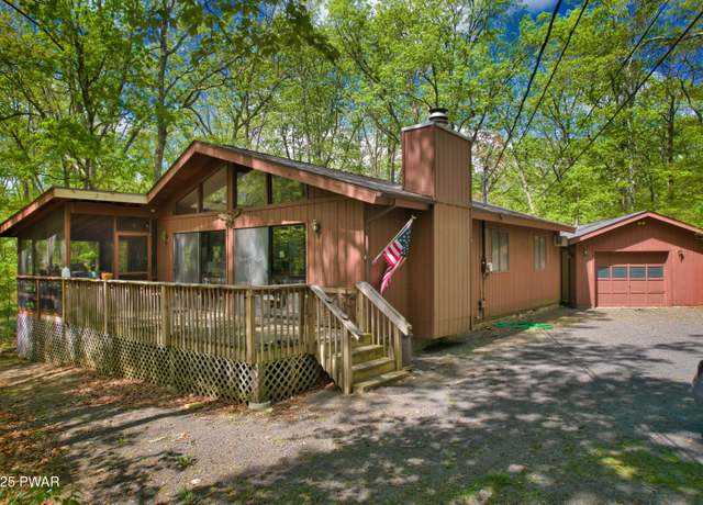 Property at 801 Granite Ct S, Hawley, PA 18428, 3 beds, 2 baths