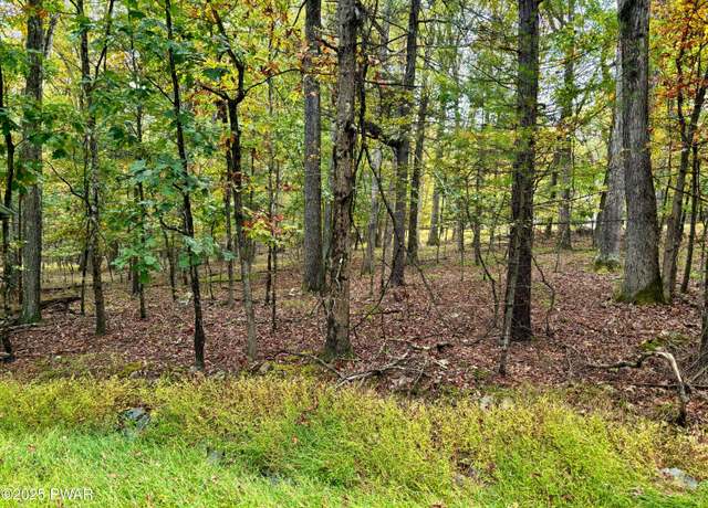 Property at 352 Timber Ridge Dr, Hawley, PA 18428