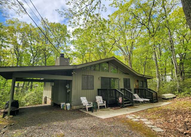 Property at 802 Placer Ct, Lords Valley, PA 18428, 3 beds, 1.5 baths