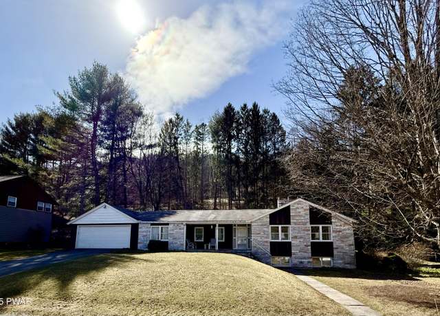 Property at 1839 Parkway Dr, Honesdale, PA 18431, 3 beds, 2 baths