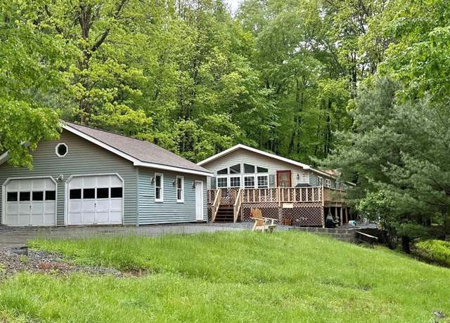 Property at 10 Sutter Ct, Hawley, PA 18428, 4 beds, 2 baths