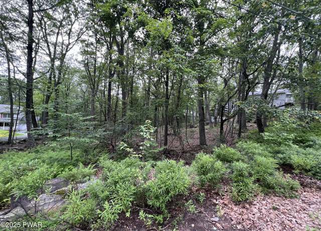 Property at 800 Stirrup Ct, Hawley, PA 18428