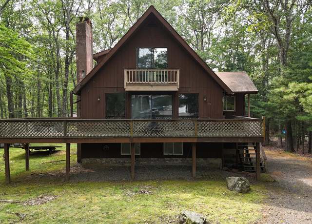 Property at 105 Tupelo Ln, Greentown, PA 18426, 3 beds, 2 baths