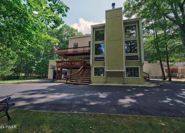 Property at 162 Yacht Club Dr, Greentown, PA 18426, 4 beds, 2.5 baths