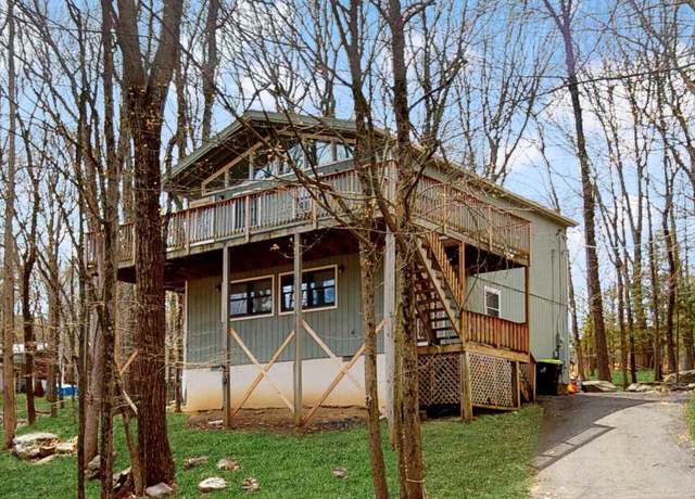 Property at 152 Fairview Dr, Dingmans Ferry, PA 18328, 4 beds, 2.5 baths