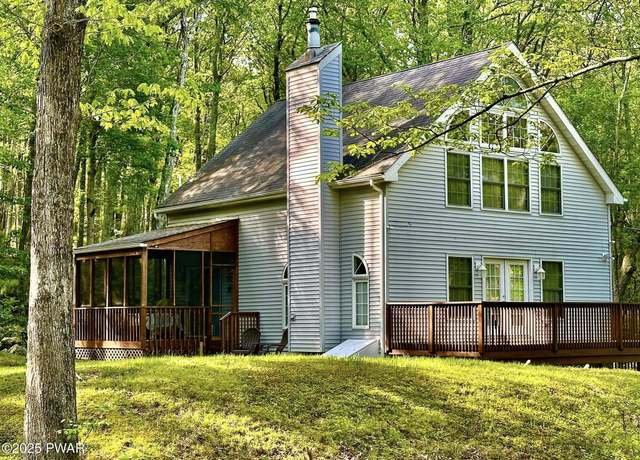 Property at 121 Canterbrook Dr, Hawley, PA 18428, 3 beds, 2 baths