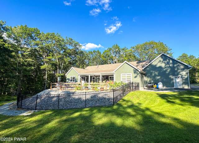 Property at 124 Wedgewood Dr, Hawley, PA 18428, 4 beds, 3 baths