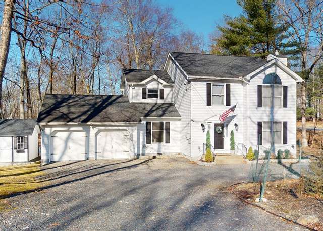 Property at 104 Dunchurch Dr, Bushkill, PA 18324, 4 beds, 2.5 baths