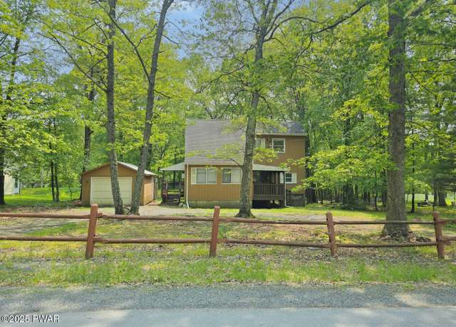 Property at 102 Brownstone Dr, Milford, PA 18337, 3 beds, 1.5 baths
