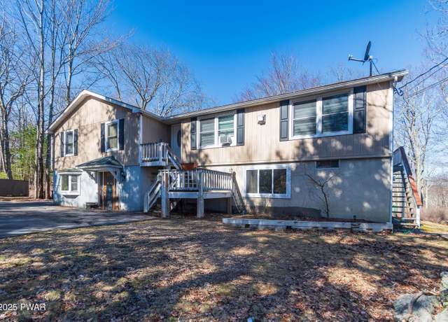 Property at 342 Surrey Dr, Hawley, PA 18428, 4 beds, 3 baths