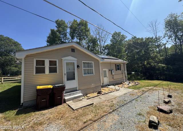 Property at 4 Center Ave, Honesdale, PA 18431, 2 beds, 1.5 baths