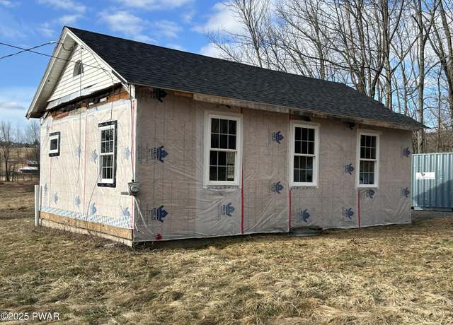 Property at 246 Czapnik Rd, Lakewood, PA 18439
