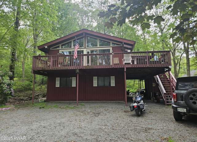 Property at 109 Canterbrook Dr, Hawley, PA 18428, 3 beds, 2 baths