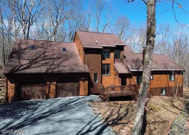 Property at 1036 Dewberry Dr, Hawley, PA 18428, 5 beds, 3 baths