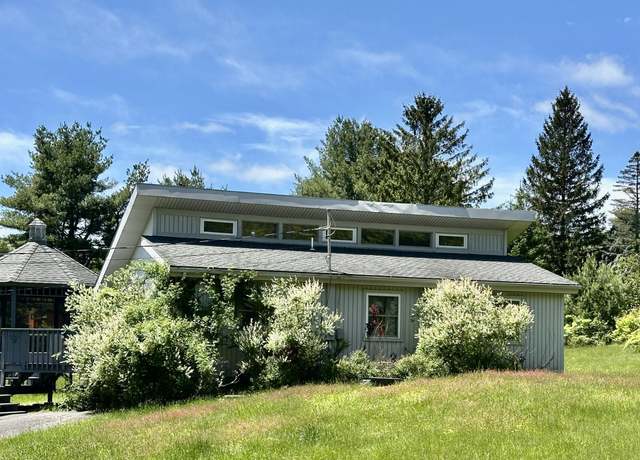 Property at 114 Orchard Dr, Lords Valley, PA 18428, 3 beds, 1.5 baths